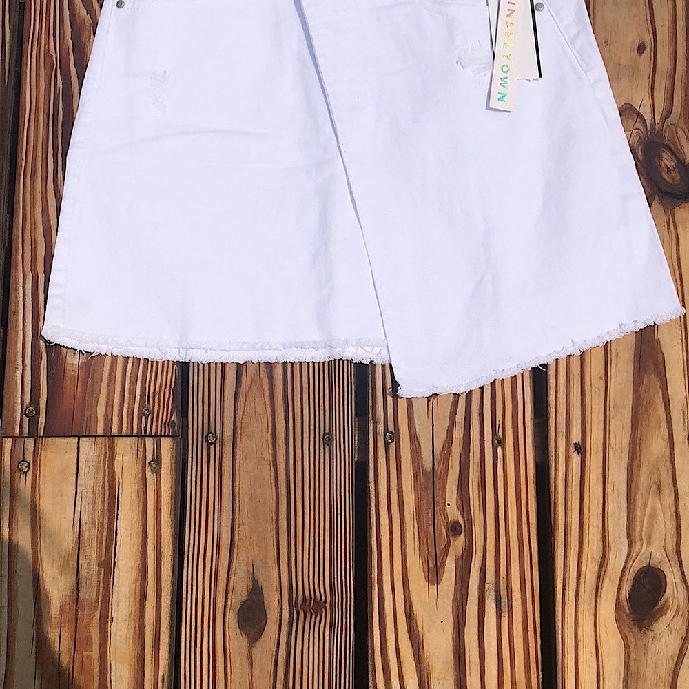 NWT Tinseltown White Distressed Denim Mini Skirt Junior Size Medium - Picture 5 of 12